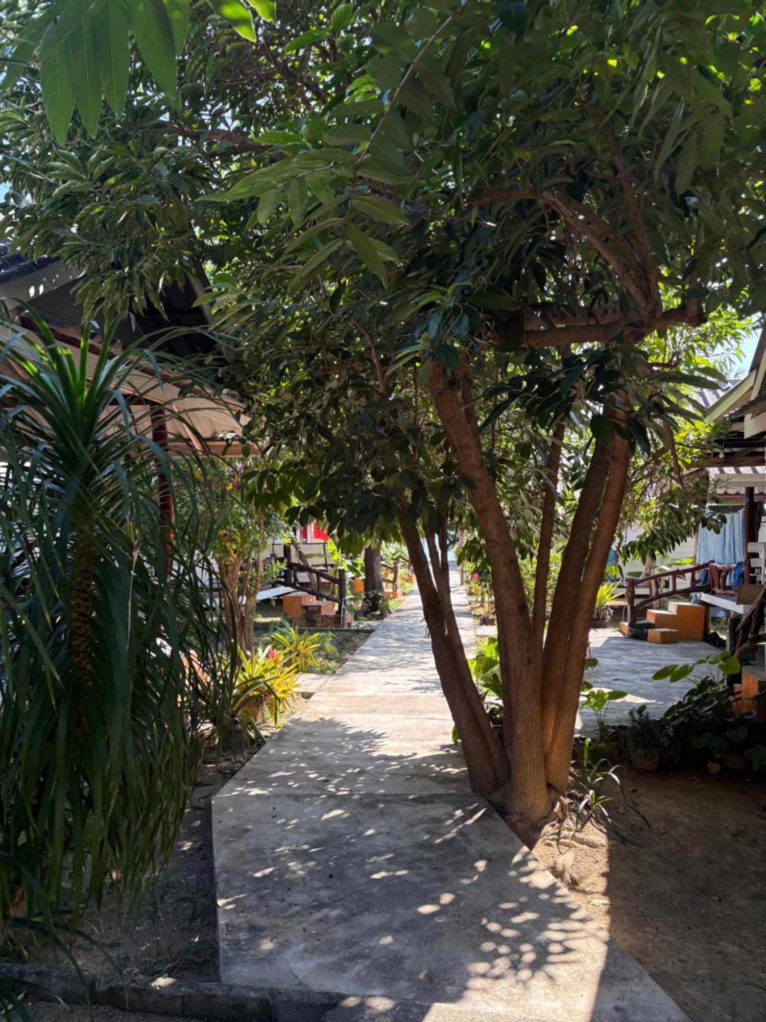 Pyramid Bangalow Ban Laem Sai Exterior photo