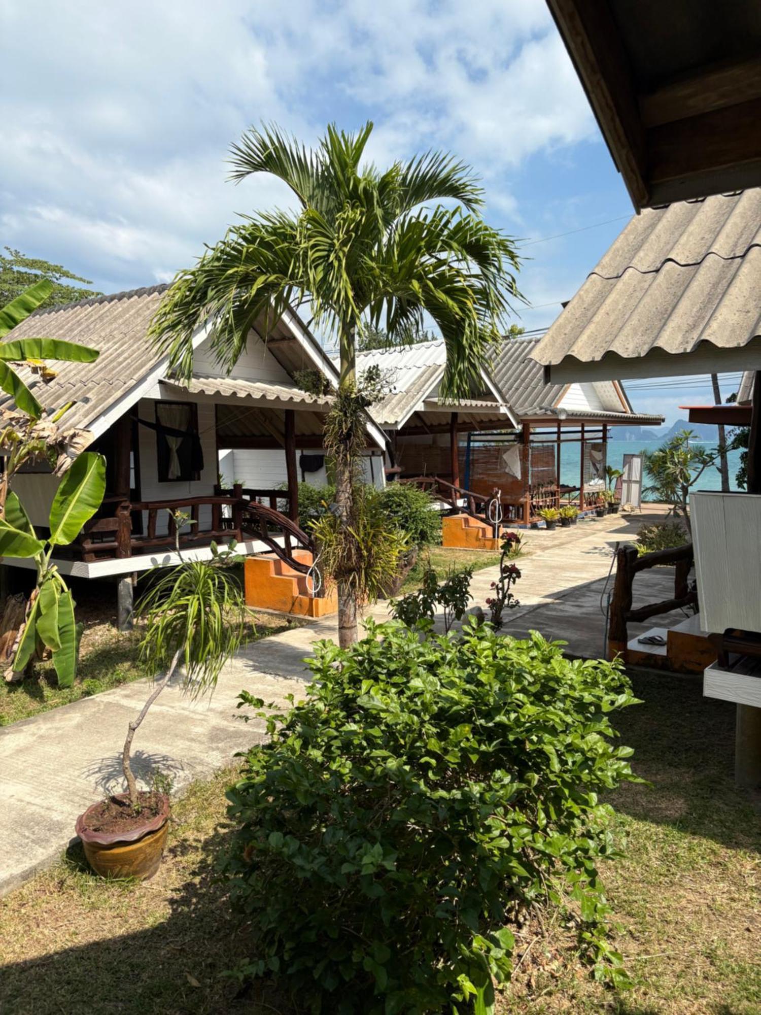 Pyramid Bangalow Ban Laem Sai Exterior photo