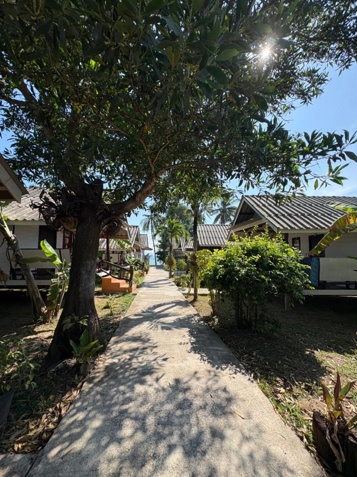 Pyramid Bangalow Ban Laem Sai Exterior photo